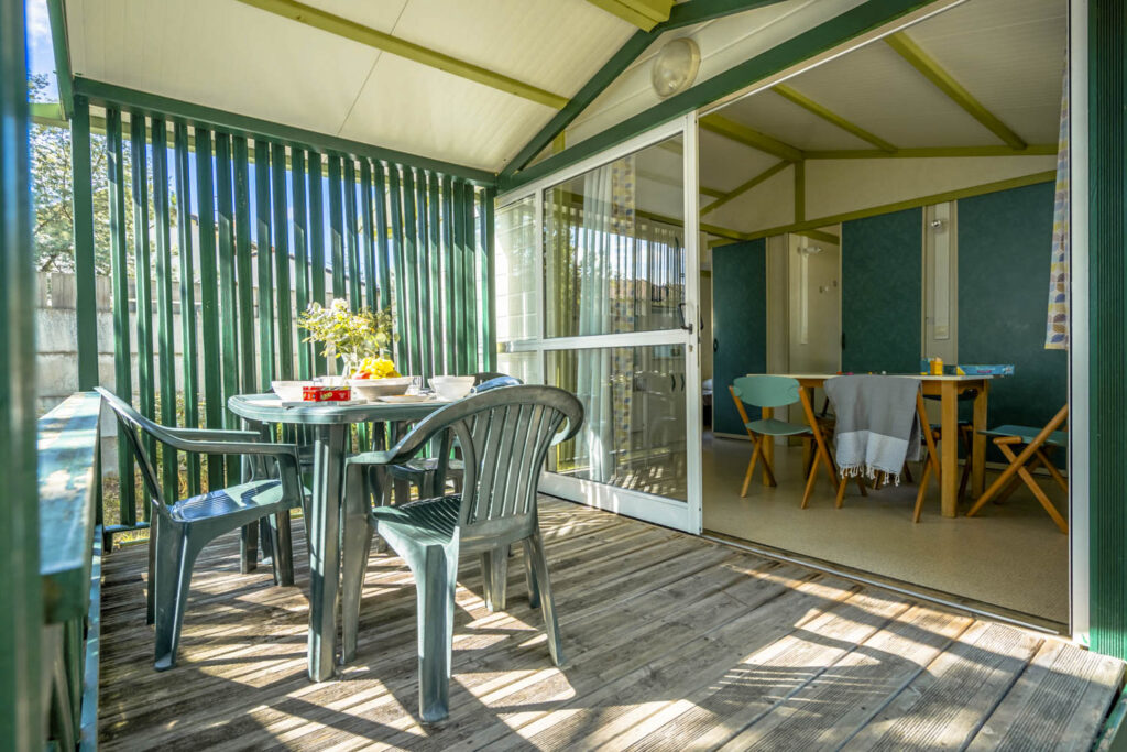 camping lou pignada chalet grande terrasse